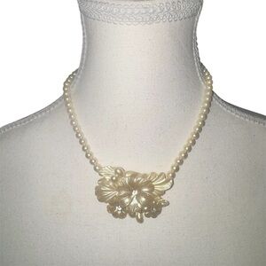Vintage Avon frosted petal necklace